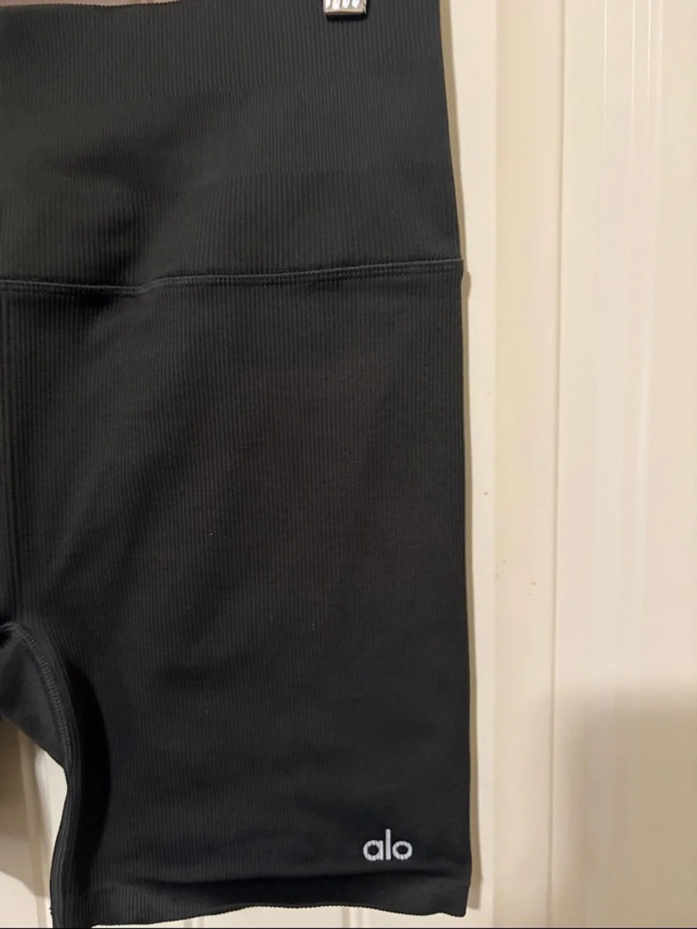 ALO Yoga Black High-Rise Ribbed Bike Shorts - Picture 3 of 8